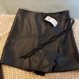 NWT Abercrombie leather skort